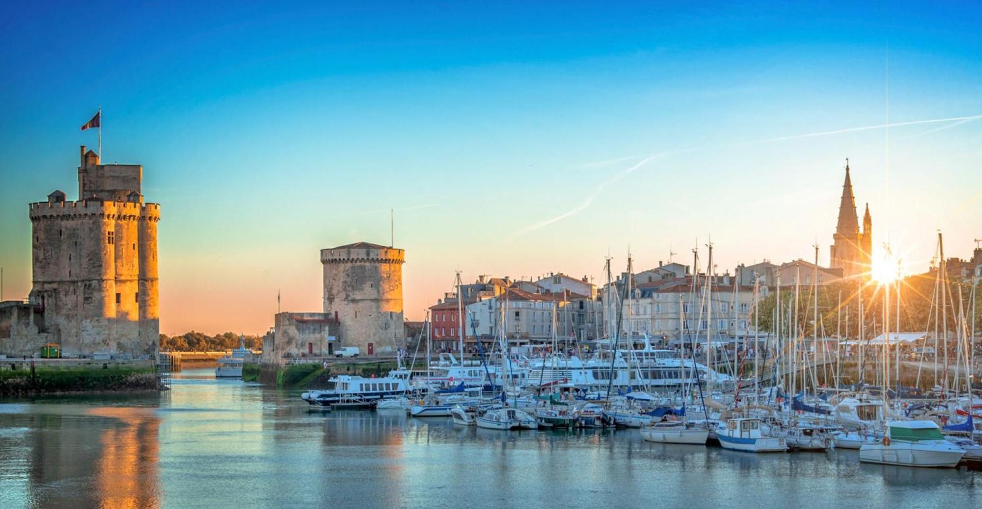 Maison Centre Ville Avec Jardin , Terrasse, Et Garage Velos La Rochelle  Luaran gambar