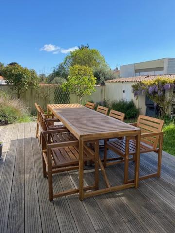 Maison Centre Ville Avec Jardin , Terrasse, Et Garage Velos La Rochelle  Luaran gambar